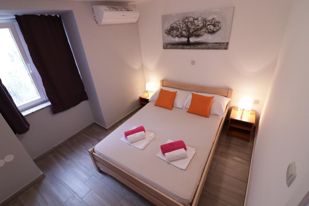 Apartments In City Center Ventus Novalja Chambre photo