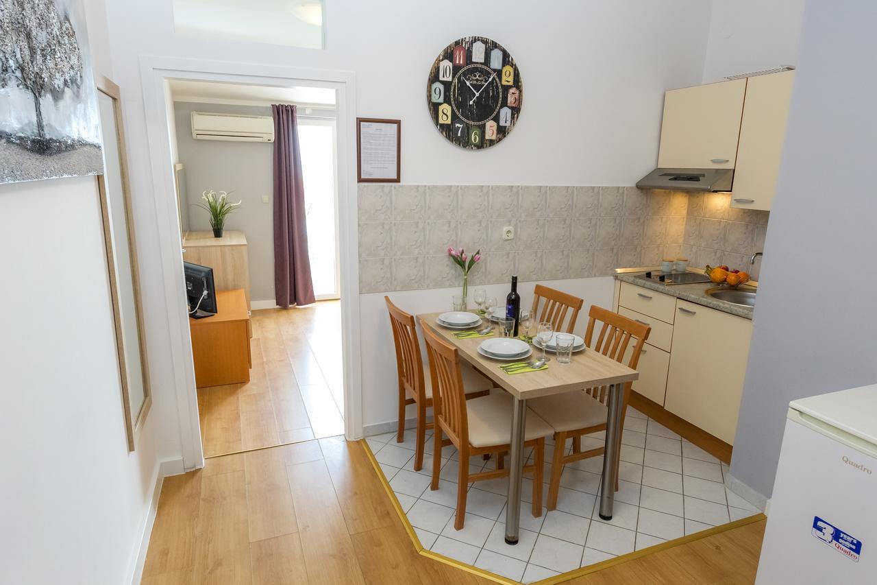 Apartments In City Center Ventus Novalja Extérieur photo