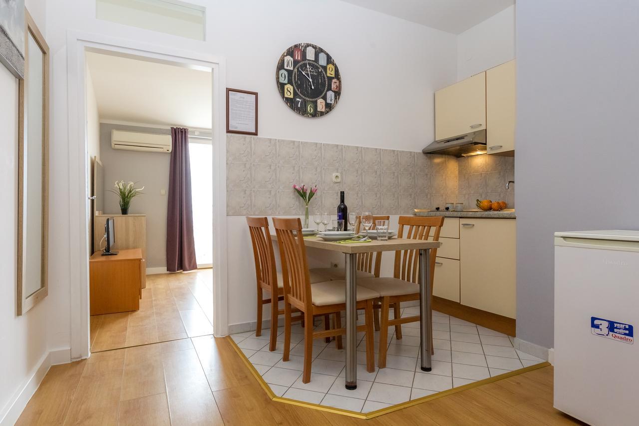 Apartments In City Center Ventus Novalja Extérieur photo