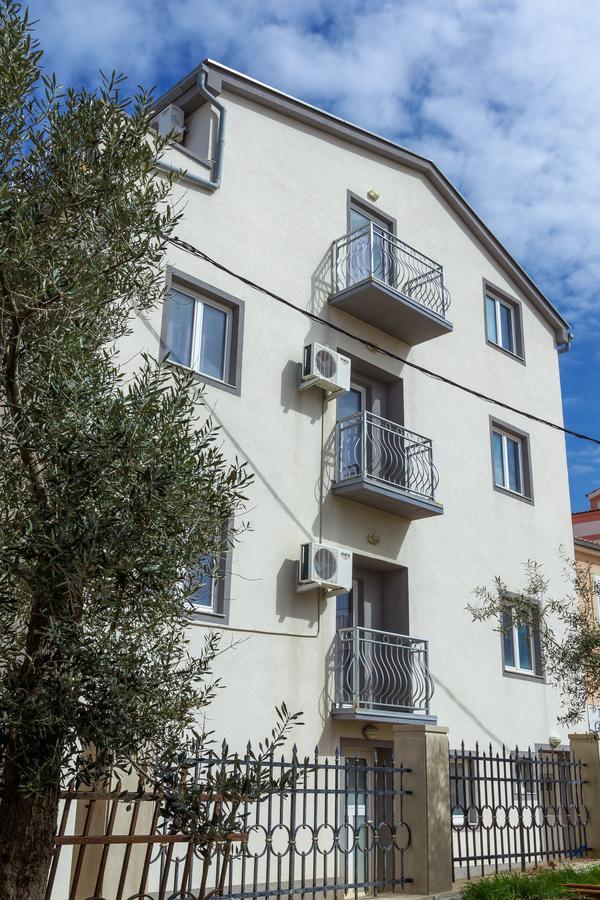Apartments In City Center Ventus Novalja Extérieur photo